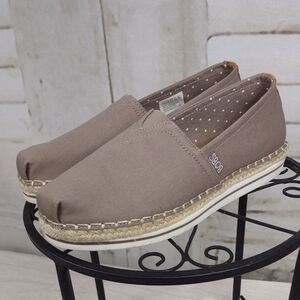 Bob's By Skechers Taupe Canvas Slip-Ons Size 7.5